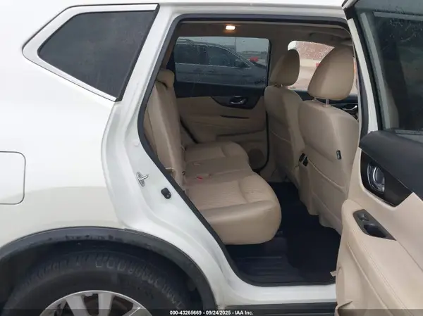 JN8AT2MV4JW348819 2018 NISSAN ROGUE - Image 8