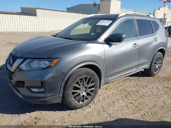 JN8AT2MV4JW352479 2018 NISSAN ROGUE - Image 2