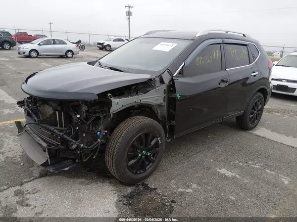 JN8AT2MV4JW353261 2018 NISSAN ROGUE - Image 2
