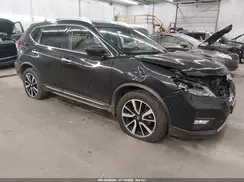 JN8AT2MV4JW355138 2018 NISSAN ROGUE