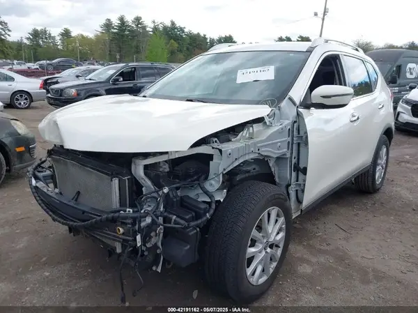 JN8AT2MV4KW372524 2019 NISSAN ROGUE - Image 2