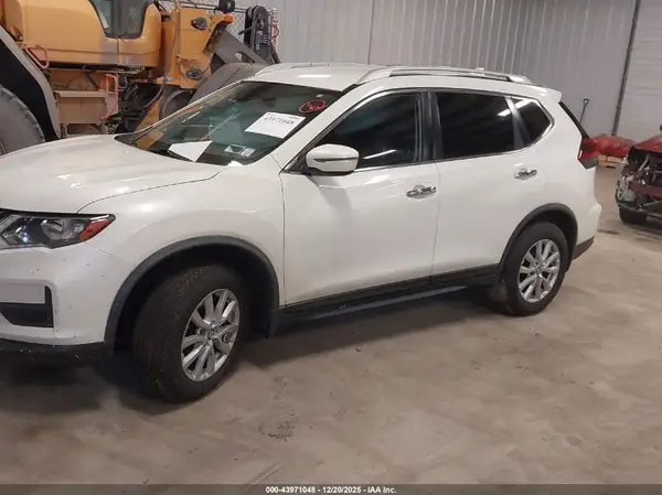 JN8AT2MV4KW373477 2019 NISSAN ROGUE - Image 2