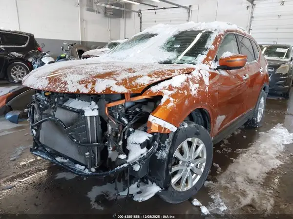 JN8AT2MV4KW376749 2019 NISSAN ROGUE - Image 2