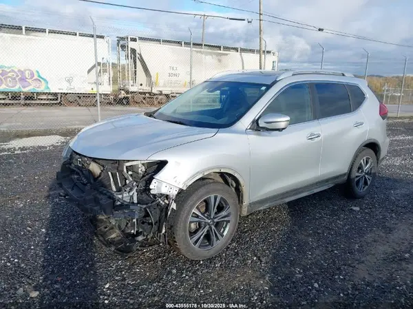 JN8AT2MV4KW376766 2019 NISSAN ROGUE - Image 2