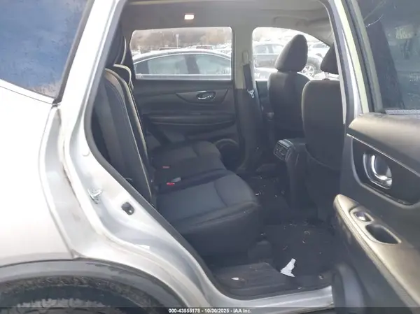JN8AT2MV4KW376766 2019 NISSAN ROGUE - Image 8