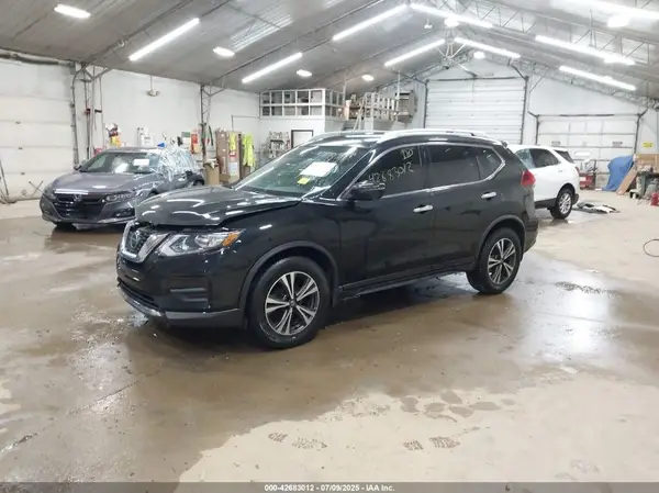 JN8AT2MV4KW378663 2019 NISSAN ROGUE - Image 2