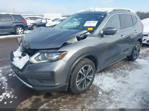 JN8AT2MV4KW381269 2019 NISSAN ROGUE - Image 2