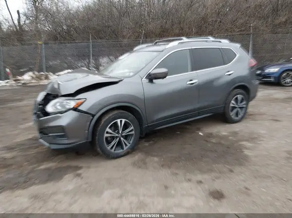 JN8AT2MV4KW393924 2019 NISSAN ROGUE - Image 2