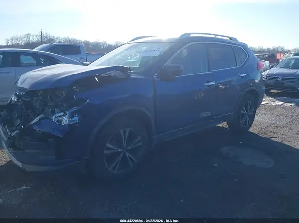 JN8AT2MV4KW394569 2019 NISSAN ROGUE - Image 2
