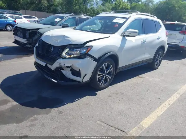 JN8AT2MV4KW396192 2019 NISSAN ROGUE - Image 2