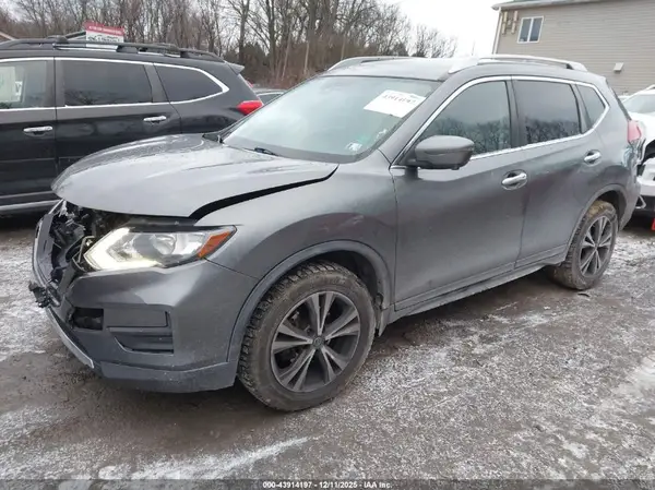 JN8AT2MV4KW396810 2019 NISSAN ROGUE - Image 2