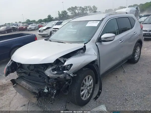 JN8AT2MV4KW399576 2019 NISSAN ROGUE - Image 2