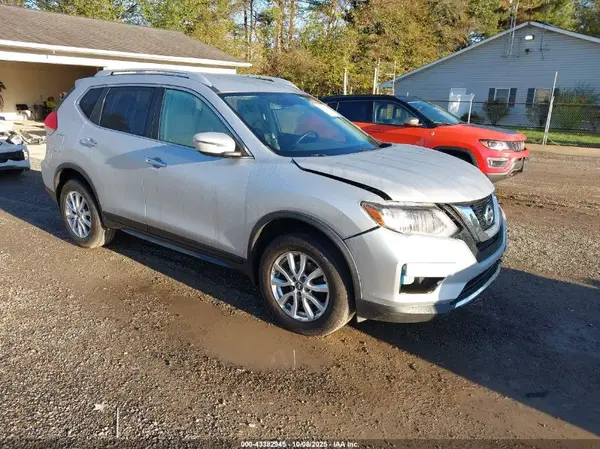 JN8AT2MV5HW001011 2017 NISSAN ROGUE - Image 1