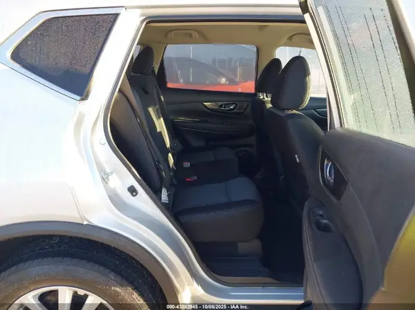 JN8AT2MV5HW001011 2017 NISSAN ROGUE - Image 8