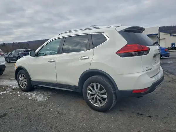 JN8AT2MV5HW002613 2017 NISSAN ROGUE - Image 2