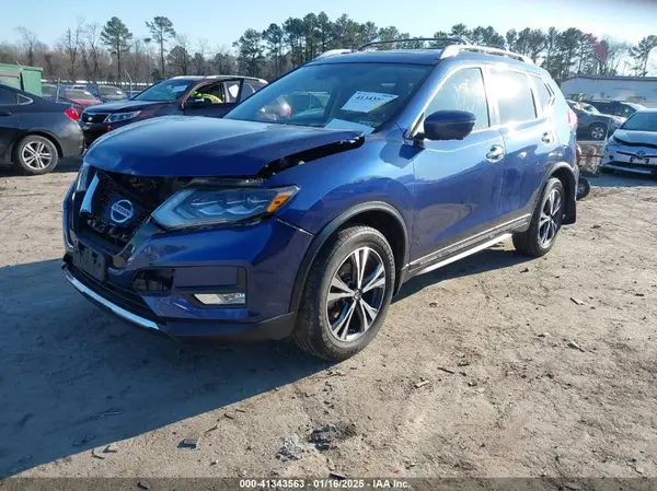 JN8AT2MV5HW007004 2017 NISSAN ROGUE - Image 2