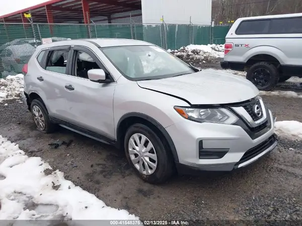JN8AT2MV5HW008587 2017 NISSAN ROGUE - Image 1