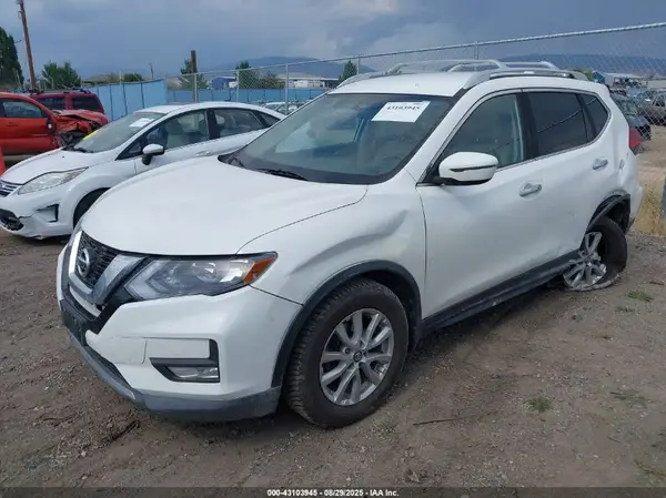 JN8AT2MV5HW017399 2017 NISSAN ROGUE - Image 2