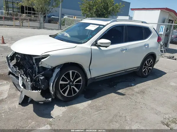 JN8AT2MV5HW019833 2017 NISSAN ROGUE - Image 2