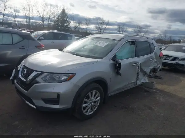JN8AT2MV5HW022361 2017 NISSAN ROGUE - Image 2