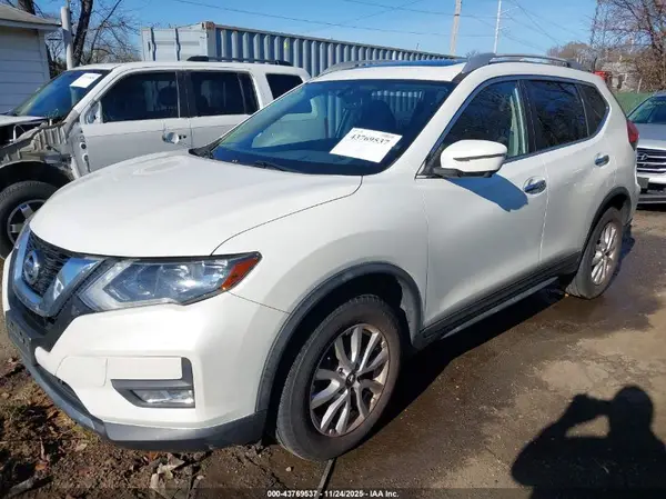 JN8AT2MV5HW250036 2017 NISSAN ROGUE - Image 2