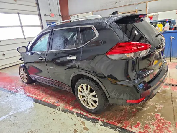 JN8AT2MV5HW256063 2017 NISSAN ROGUE - Image 2