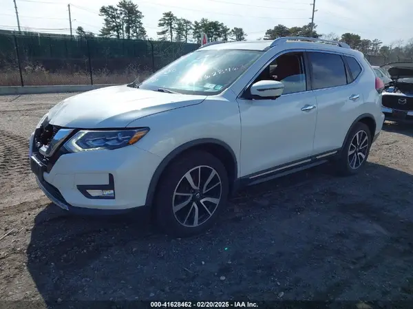 JN8AT2MV5HW272571 2017 NISSAN ROGUE - Image 2