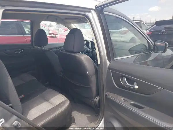 JN8AT2MV5HW273882 2017 NISSAN ROGUE - Image 8