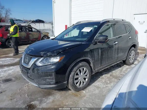 JN8AT2MV5HW275096 2017 NISSAN ROGUE - Image 2