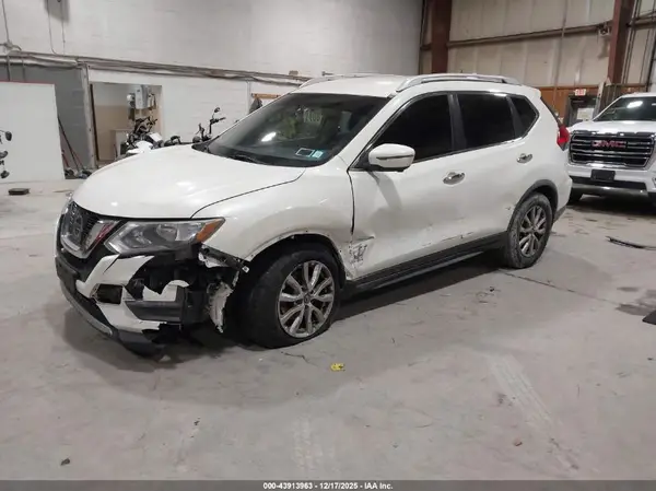 JN8AT2MV5HW277589 2017 NISSAN ROGUE - Image 2