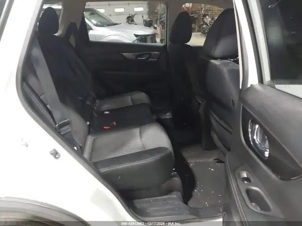 JN8AT2MV5HW277589 2017 NISSAN ROGUE - Image 8