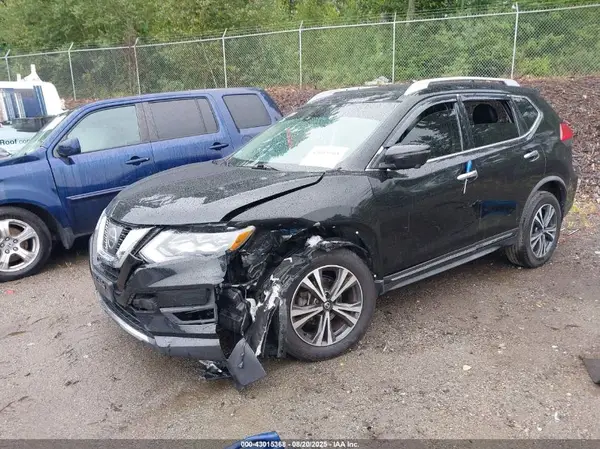 JN8AT2MV5HW278404 2017 NISSAN ROGUE - Image 2