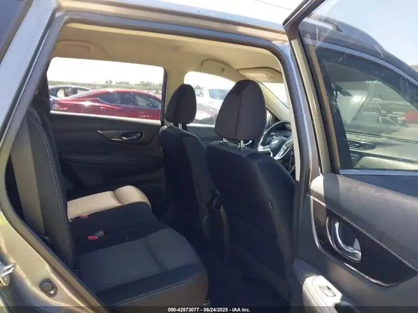 JN8AT2MV5HW279407 2017 NISSAN ROGUE - Image 8