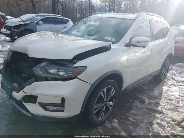 JN8AT2MV5HW281139 2017 NISSAN ROGUE - Image 2