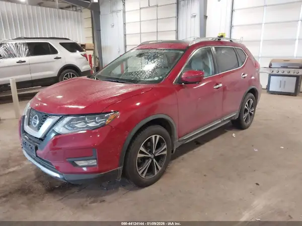 JN8AT2MV5HW285286 2017 NISSAN ROGUE - Image 2