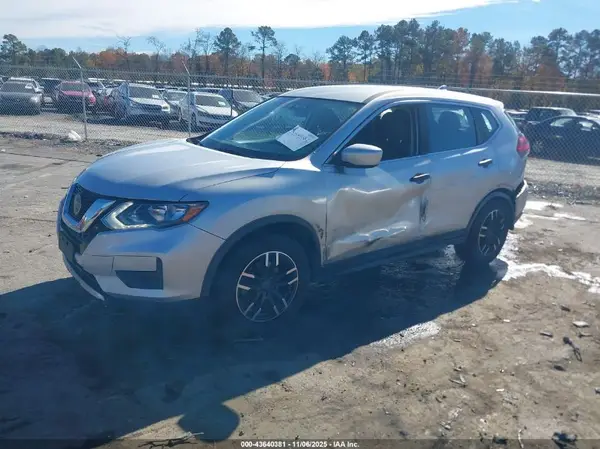 JN8AT2MV5JW300147 2018 NISSAN ROGUE - Image 2