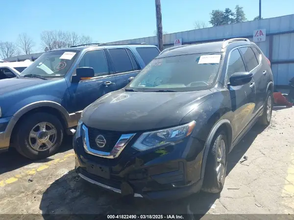 JN8AT2MV5JW304330 2018 NISSAN ROGUE - Image 2