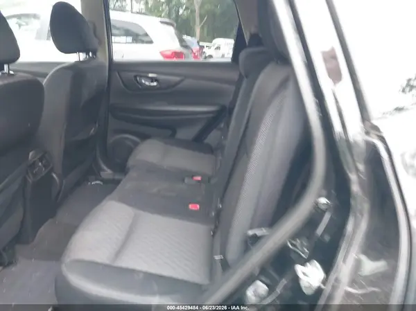 JN8AT2MV5JW304697 2018 NISSAN ROGUE - Image 8