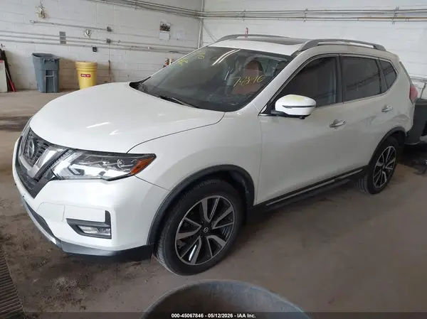 JN8AT2MV5JW304876 2018 NISSAN ROGUE - Image 2