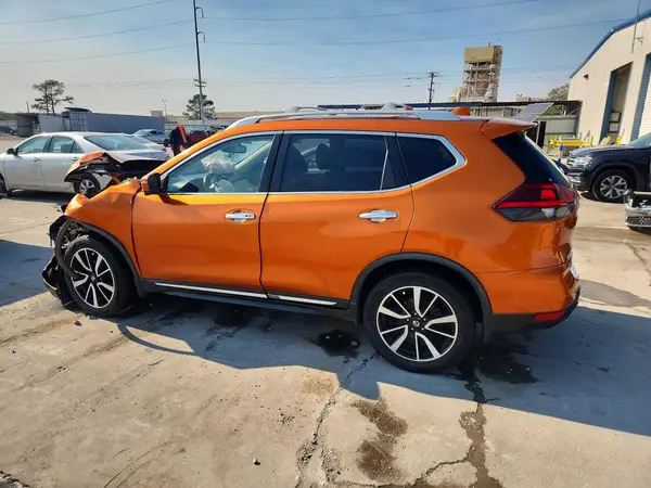 JN8AT2MV5JW304926 2018 NISSAN ROGUE - Image 2