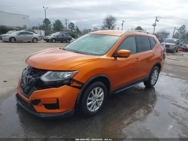 JN8AT2MV5JW305168 2018 NISSAN ROGUE - Image 2