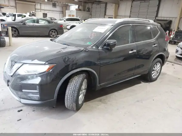 JN8AT2MV5JW305686 2018 NISSAN ROGUE - Image 2