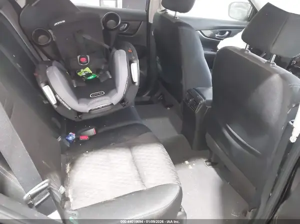 JN8AT2MV5JW305686 2018 NISSAN ROGUE - Image 8
