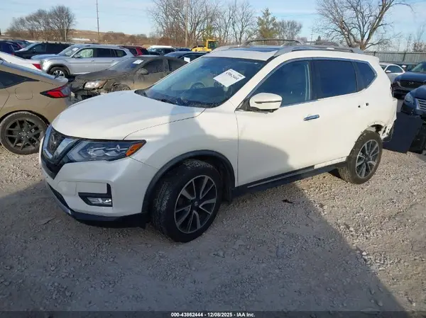JN8AT2MV5JW305705 2018 NISSAN ROGUE - Image 2