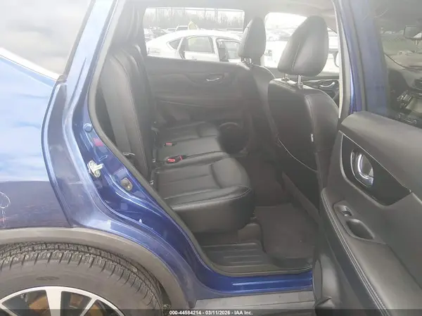 JN8AT2MV5JW317790 2018 NISSAN ROGUE - Image 8