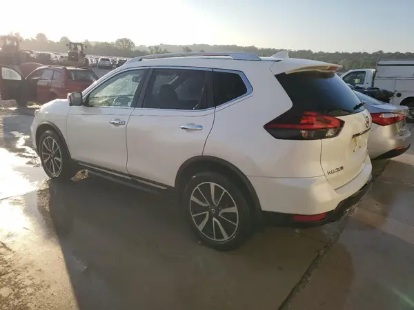 JN8AT2MV5JW318504 2018 NISSAN ROGUE - Image 2