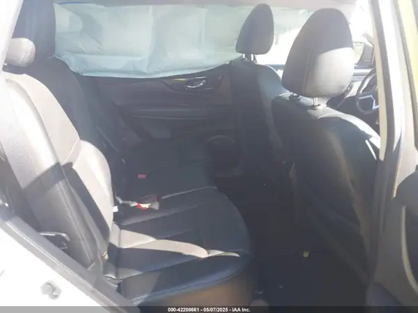 JN8AT2MV5JW318633 2018 NISSAN ROGUE - Image 8