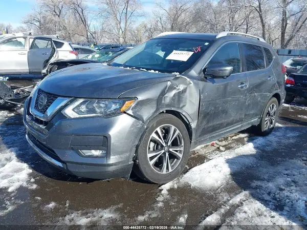 JN8AT2MV5JW318759 2018 NISSAN ROGUE - Image 2