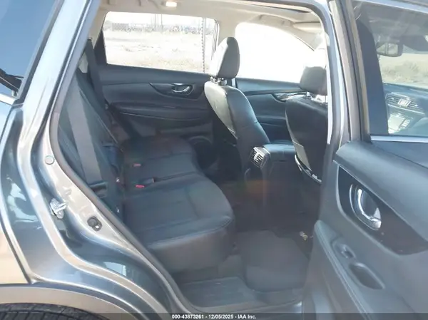 JN8AT2MV5JW326084 2018 NISSAN ROGUE - Image 8