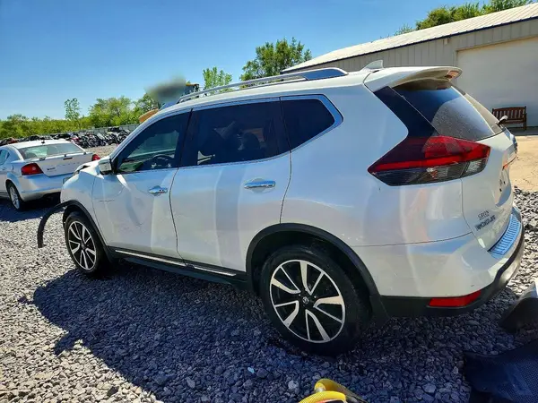 JN8AT2MV5JW342608 2018 NISSAN ROGUE - Image 2